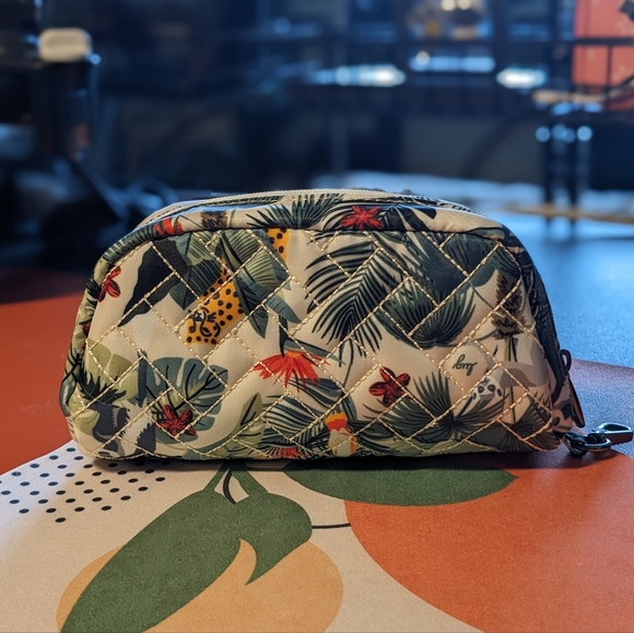 Lug Bobsled Eyeglass Case - Wildlife Cream, LIKE NEW 🌟 GREAT PRINT PLACEMENT 🌟 - Picture 2 of 7